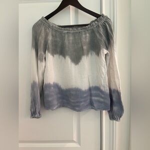 Red Haute women’s off shoulders top Sz. S